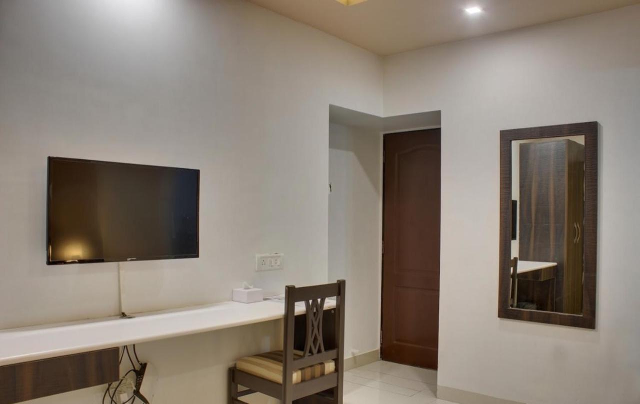 Hotel Galaxy Comforts Bombay Exterior foto