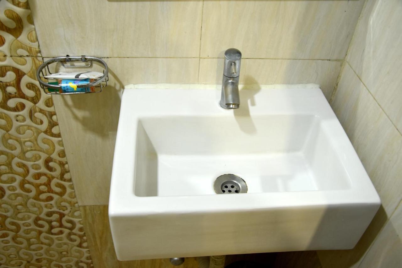 Hotel Galaxy Comforts Bombay Exterior foto