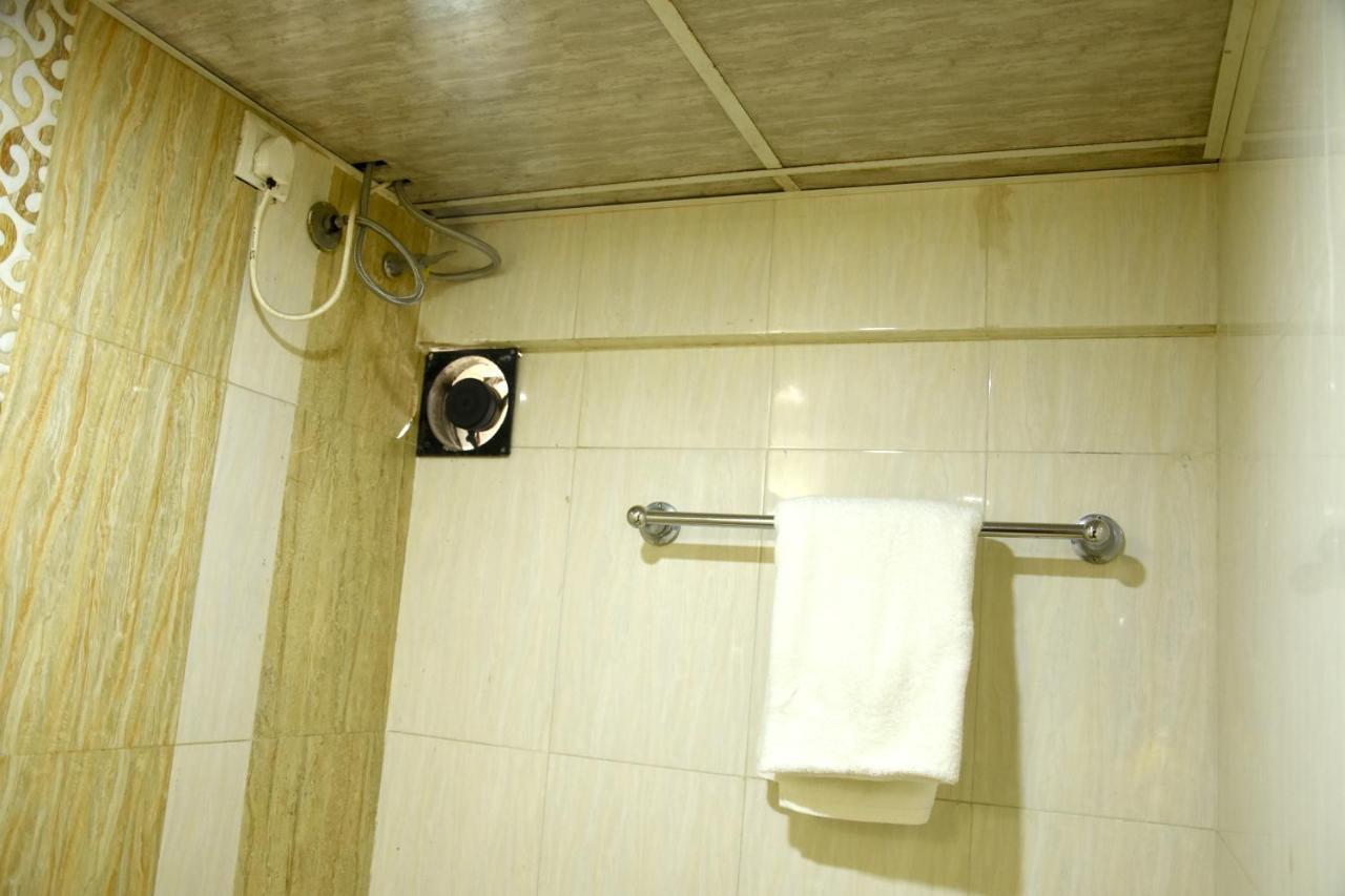 Hotel Galaxy Comforts Bombay Exterior foto