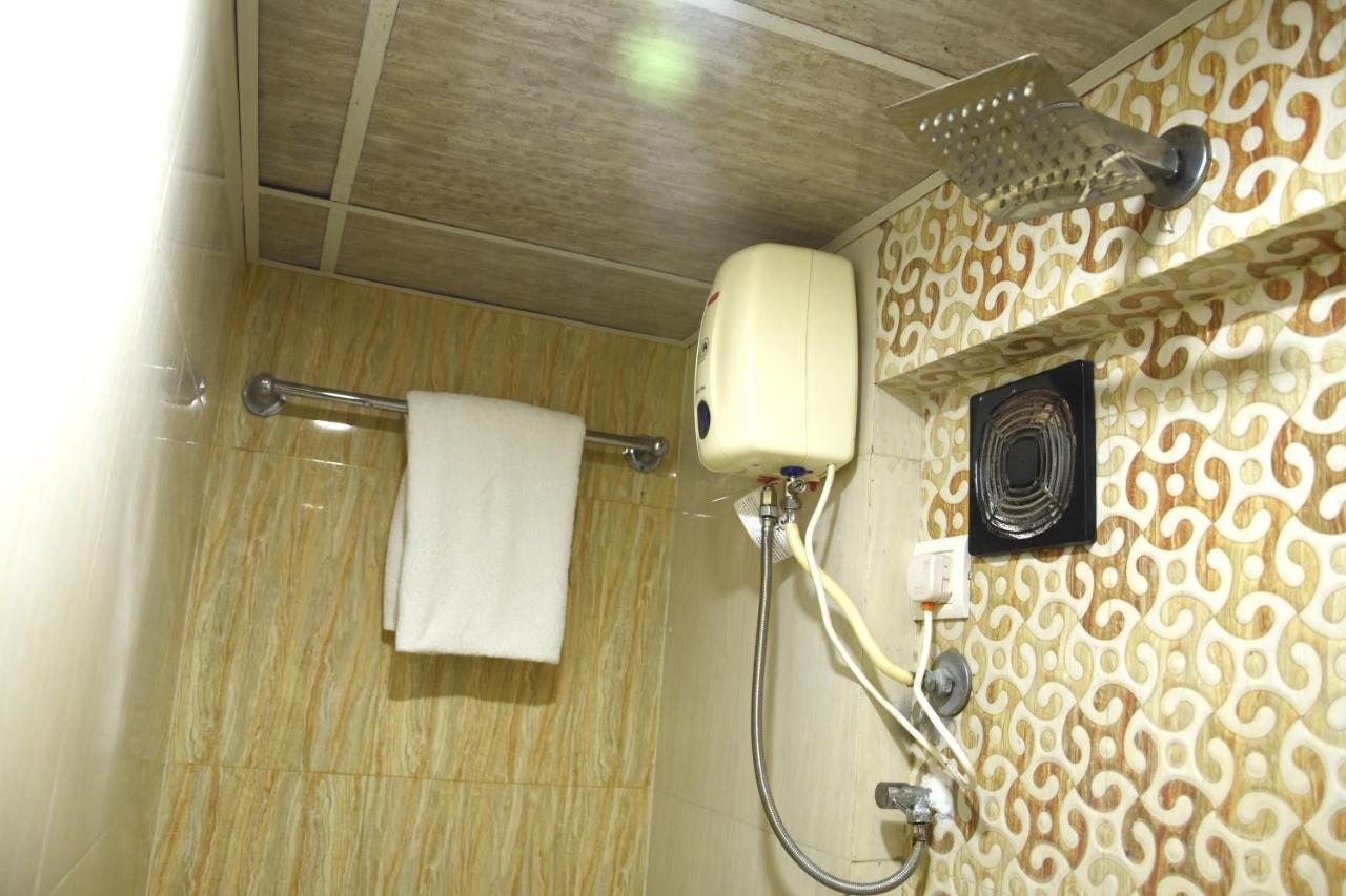 Hotel Galaxy Comforts Bombay Exterior foto